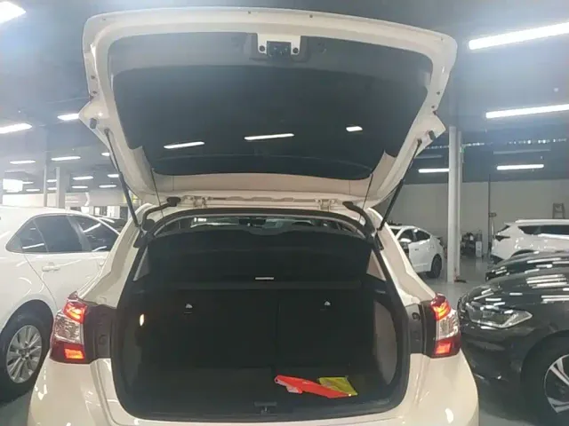 Nissan Tiida — Фото автомобиля 18