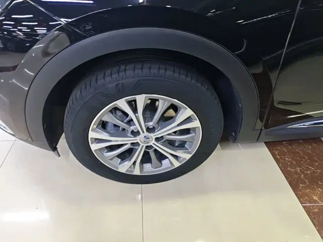 Buick Envision Plus — Фото автомобиля 22