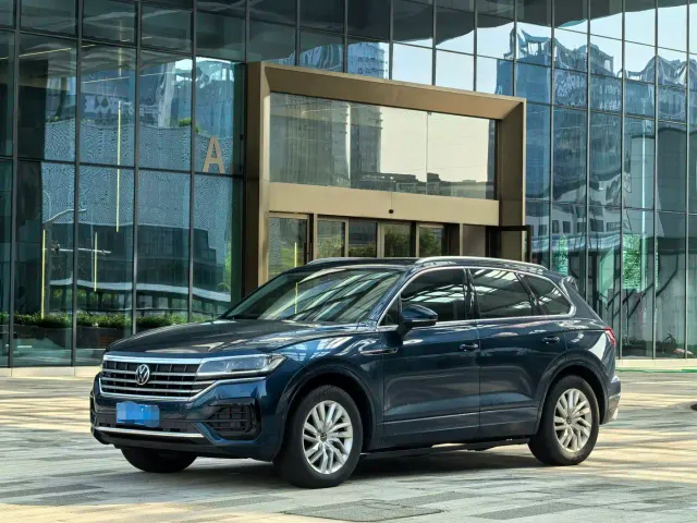 Фотография автомобиля — Volkswagen Touareg
