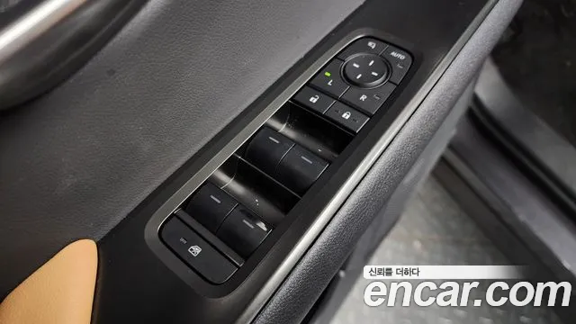 Lexus UX — Фото автомобиля 28