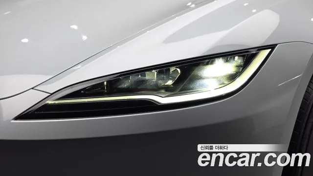 Tesla Model 3 — Фото автомобиля 7