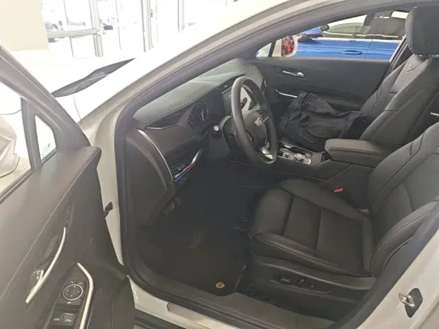 Cadillac XT4 — Фото автомобиля 15