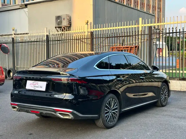 Geely Emgrand — Фото автомобиля 14
