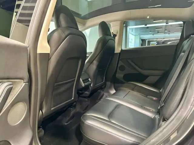 Tesla Model Y — Фото автомобиля 18