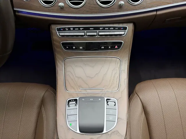 Mercedes-Benz E-Class — Фото автомобиля 7