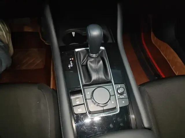 Mazda Axela — Фото автомобиля 13