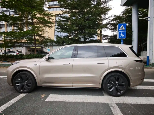 Li Auto L9 — Фото автомобиля 6