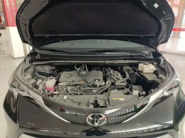 Toyota Sienna — Фото автомобиля 19