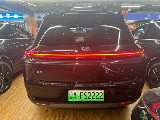 Li Auto L8 — Фото автомобиля 5