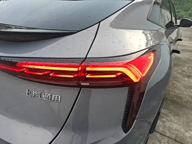 Buick E4 — Фото автомобиля 7