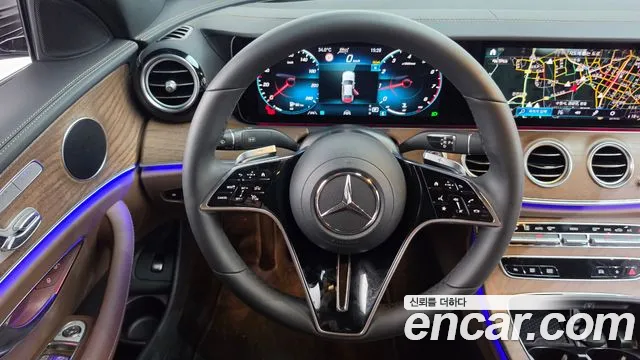 Mercedes-Benz E-Class — Фото автомобиля 11
