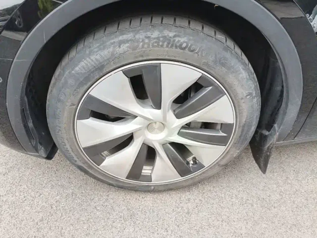 Tesla Model Y — Фото автомобиля 22