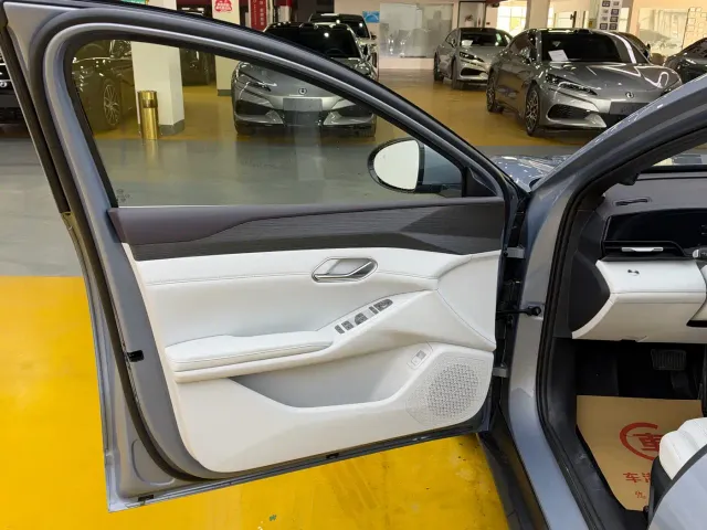 BYD Qin MAX — Фото автомобиля 6