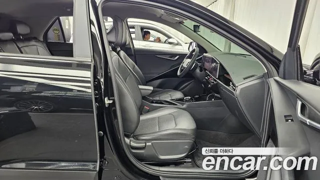 Kia Niro — Фото автомобиля 11