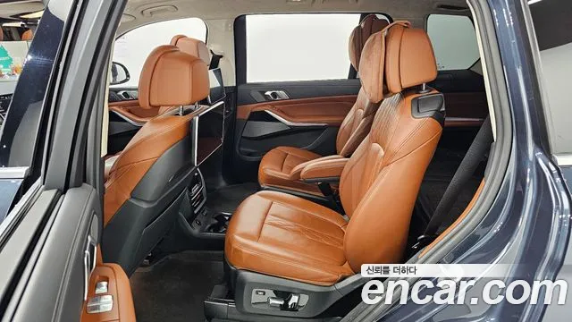 BMW X7 M50i 6 мест — Фото автомобиля 12