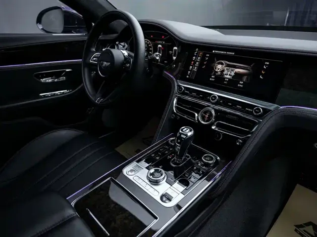Bentley Flying Spur — Фото автомобиля 20