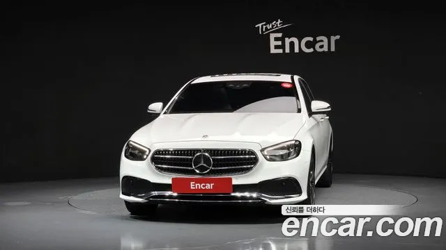 Mercedes-Benz E-Class — Фото автомобиля 3