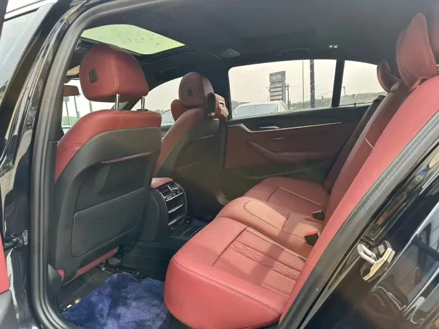 BMW 5 Series — Фото автомобиля 3