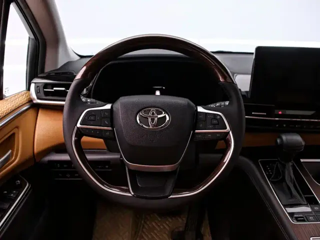 Toyota Sienna — Фото автомобиля 7