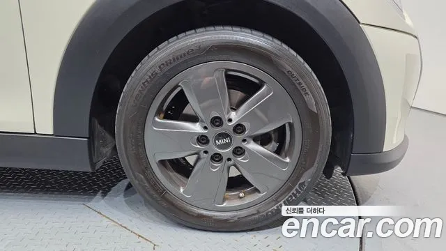 Mini Cooper Cooper 5 дверей Classic Launch Pack — Фото автомобиля 5