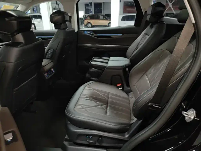Ford Edge — Фото автомобиля 16