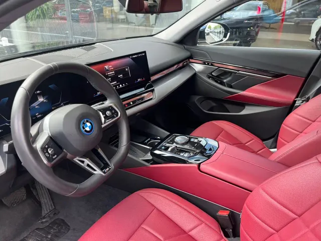 BMW i5 — Фото автомобиля 8