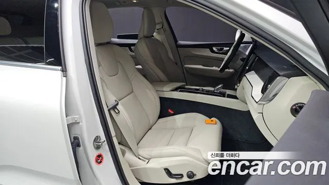 Volvo XC60 Generation 2 — Фото автомобиля 26