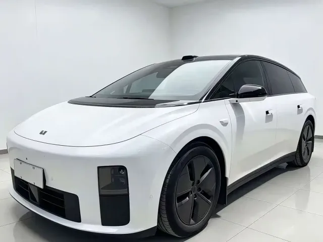 Фотография автомобиля — Li Auto i6
