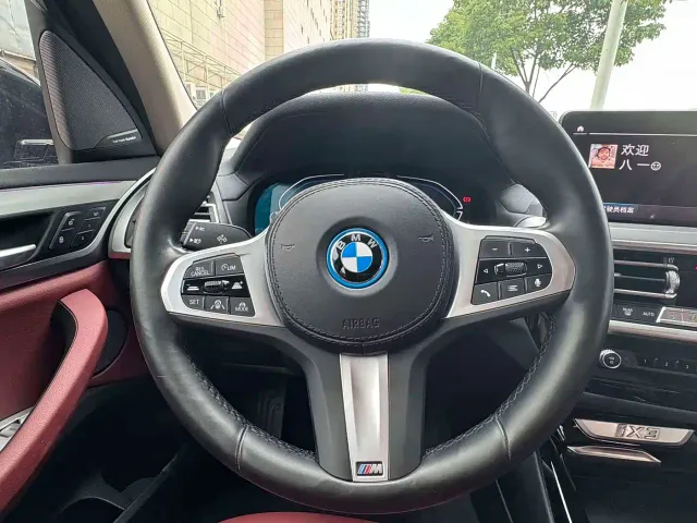BMW iX3 — Фото автомобиля 4