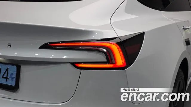 Tesla Model 3 — Фото автомобиля 8
