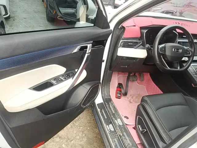 Geely Boyue — Фото автомобиля 15