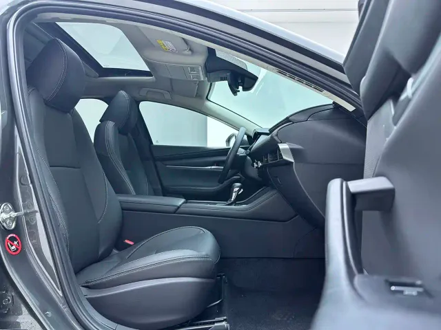 Mazda Axela — Фото автомобиля 8