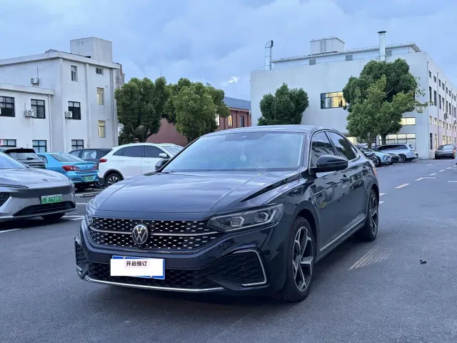 Volkswagen Passat — Фото автомобиля 3