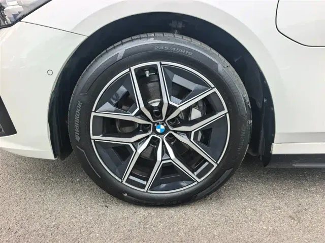 BMW i5 — Фото автомобиля 8