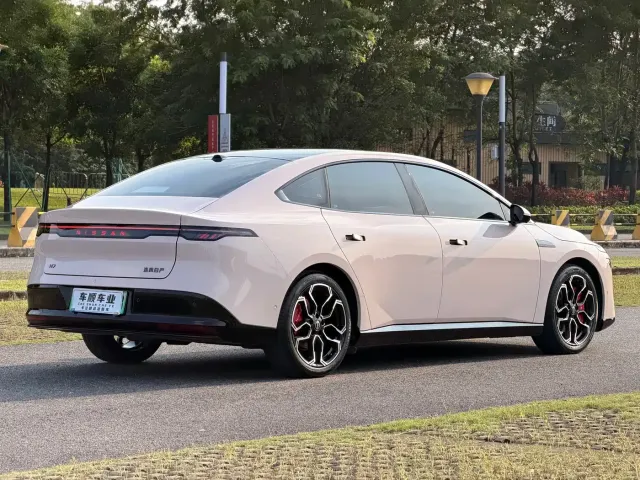 Nissan N7 — Фото автомобиля 8