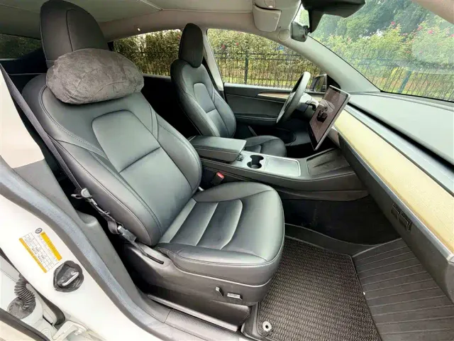 Tesla Model Y — Фото автомобиля 12