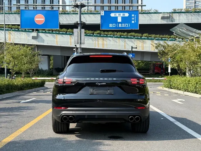 Porsche Cayenne — Фото автомобиля 5