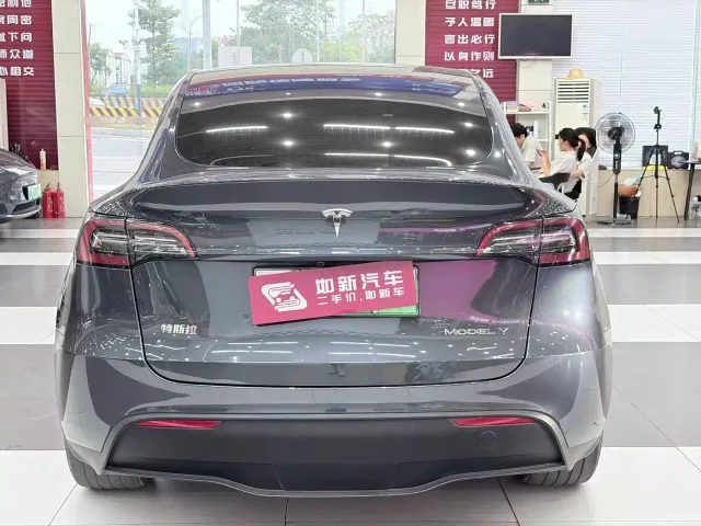 Tesla Model Y — Фото автомобиля 5