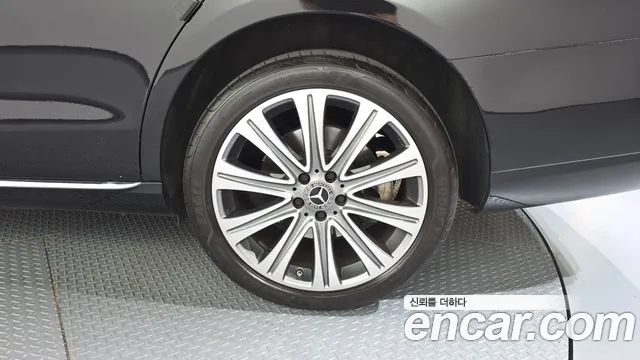 Mercedes-Benz E-Class — Фото автомобиля 6