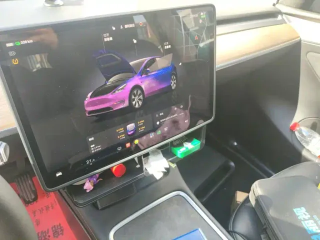 Tesla Model Y — Фото автомобиля 9