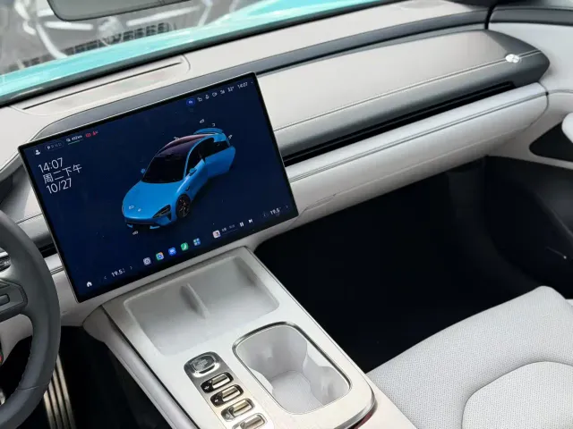Xiaomi SU7 — Фото автомобиля 5