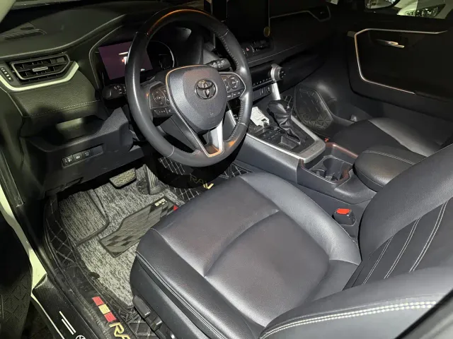 Toyota RAV4 — Фото автомобиля 4