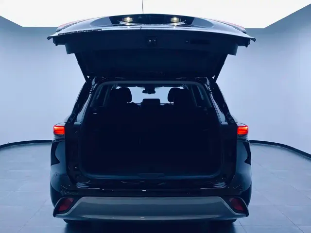 Toyota Highlander — Фото автомобиля 11