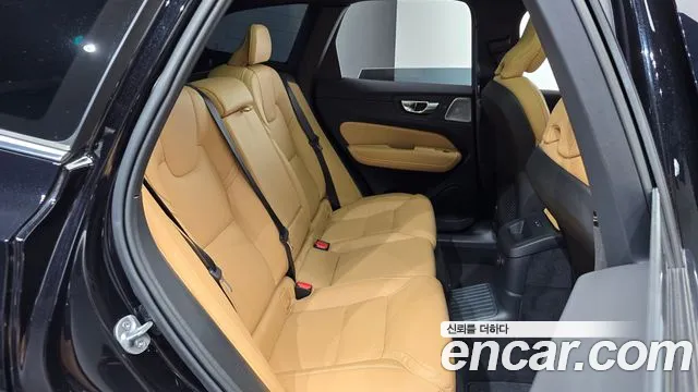 Вольво XC60 — Фото автомобиля 11