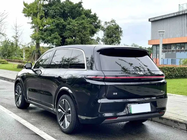 Li Auto L8 — Фото автомобиля 7