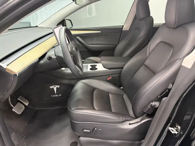Tesla Model Y — Фото автомобиля 5