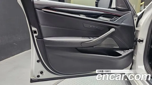 BMW 5-Series 5 серия (G30) — Фото автомобиля 23