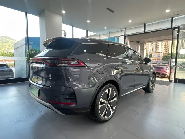 BYD Tang — Фото автомобиля 15