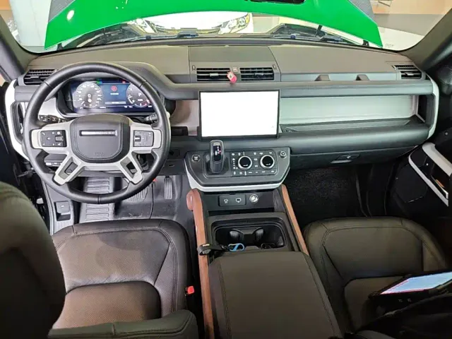 Land Rover Defender — Фото автомобиля 9