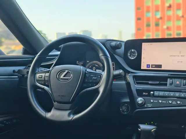 Lexus ES — Фото автомобиля 19